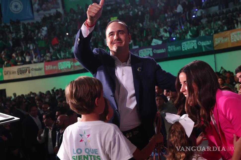 $!El Gobernador estuvo acompañado de su familia en este informe ciudadano.