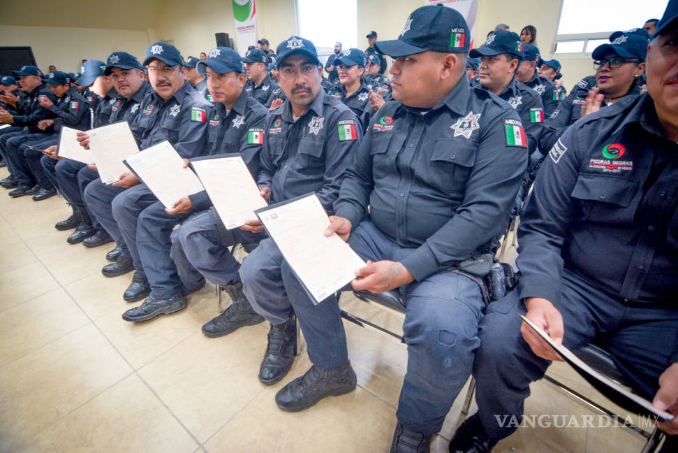 $!Alcalde Fernando Purón encabeza graduación de 69 elementos de la Policía Municipal de Piedras Negras