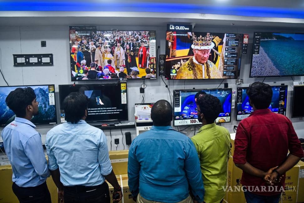 Así inicia el reinado del Carlos III tras una larga espera para ser el monarca británico (fotos)