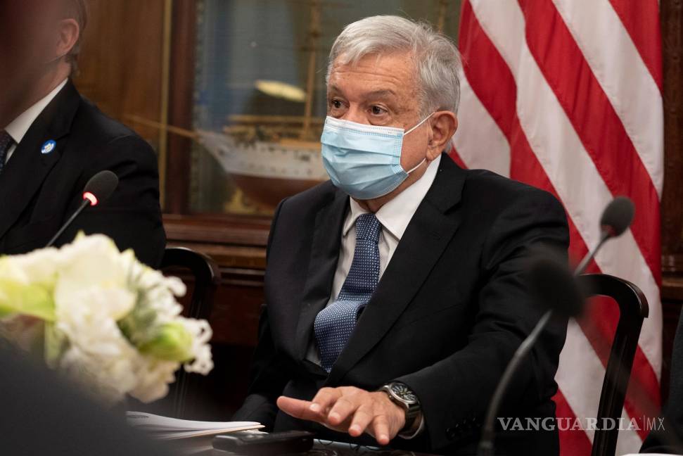 $!El presidente de México, López Obrador, habla con la vicepresidenta de Estados Unidos, Kamala Harris, durante una reunión bilateral en la Oficina de Ceremonias de los Vicepresidentes en el edificio de la Oficina Ejecutiva de Eisenhower en la Casa Blanca, Washington. EFE/EPA/Ken Cedeno