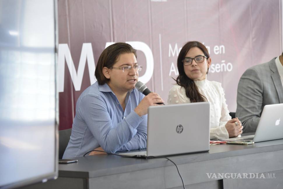 $!Darío Aguillón, director de la EAP, y Argelia Dávila, coordinadora de posgrado.