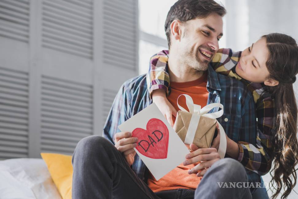 $!La figura paterna ha sido representada históricamente de manera más distante o autoritaria.