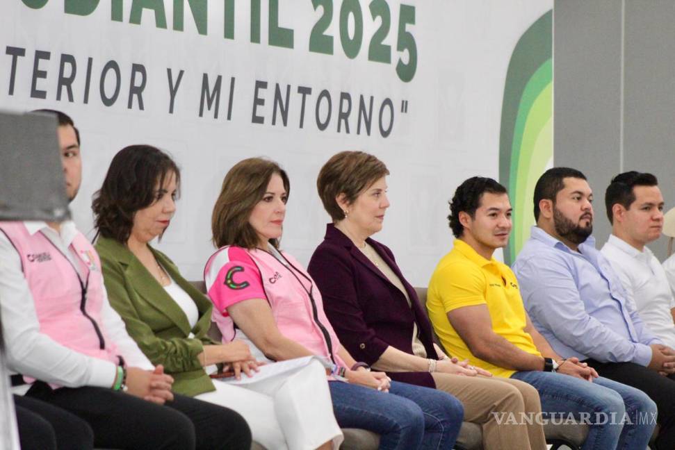 $!Selina Bremer de Cepeda inauguró el foro “Jóvenes cuidando mi interior y mi entorno” ante estudiantes y docentes.
