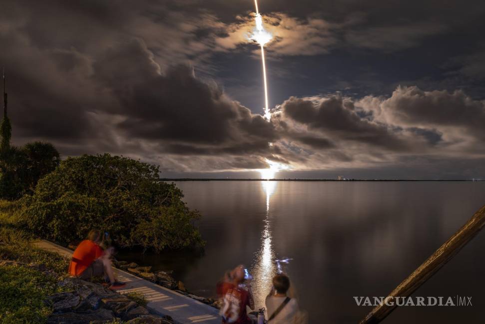 $!La misión Polaris Dawn despega a bordo de un cohete Falcon 9 de SpaceX desde el Complejo de Lanzamiento 39A del Centro Espacial Kennedy en Cabo Cañaveral.