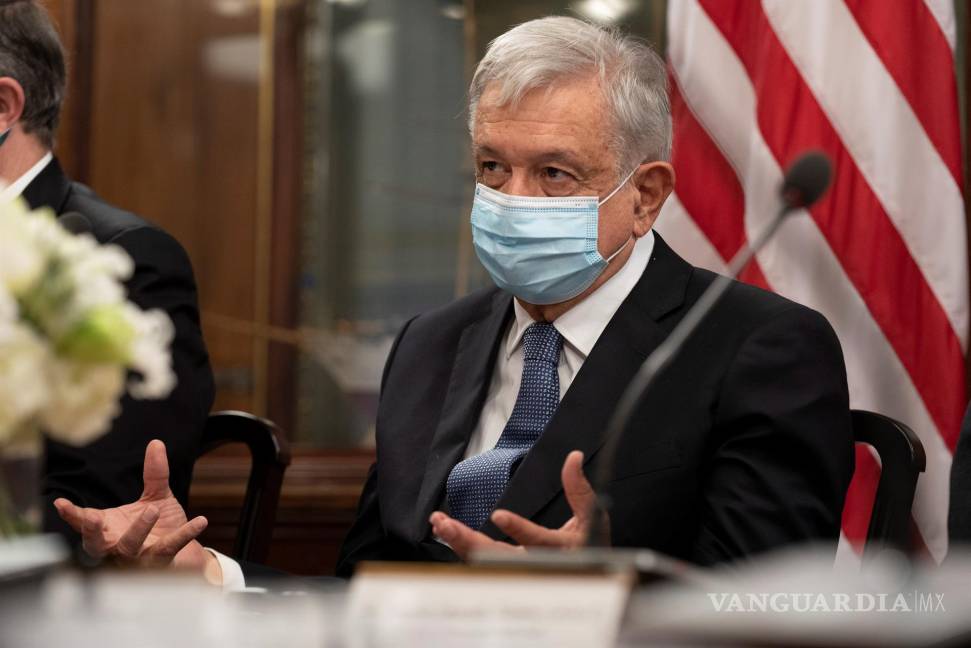 $!El presidente de México, López Obrador, habla con la vicepresidenta de Estados Unidos, Kamala Harris, durante una reunión bilateral en la Oficina de Ceremonias de los Vicepresidentes en el edificio de la Oficina Ejecutiva de Eisenhower en la Casa Blanca, Washington. EFE/EPA/Ken Cedeno