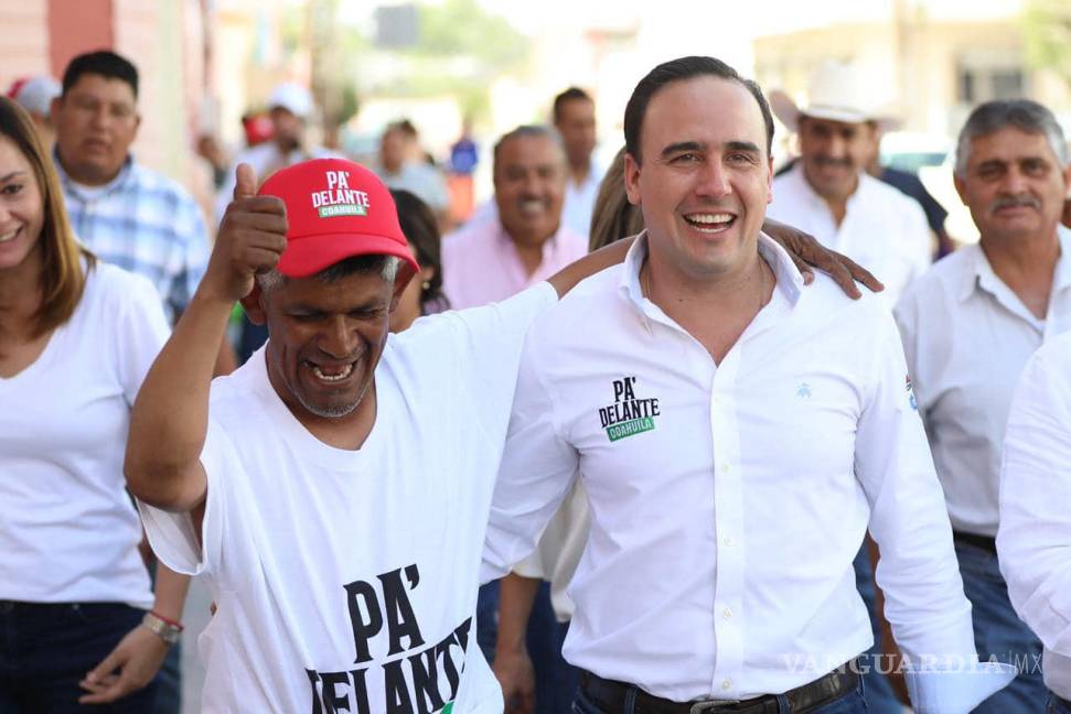 $!El candidato por la alianza PRI-PAN-PRD, Manolo Jiménez, aseveró que una de sus propuestas es fortalecer el turismo en el Pueblo Mágico de Parras de la Fuente.