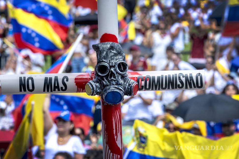 $!Venezolanos y residentes de Miami participan en una manifestación contra Nicolas Maduro por las elecciones presidenciales de Venezuela en Miami, Florida.