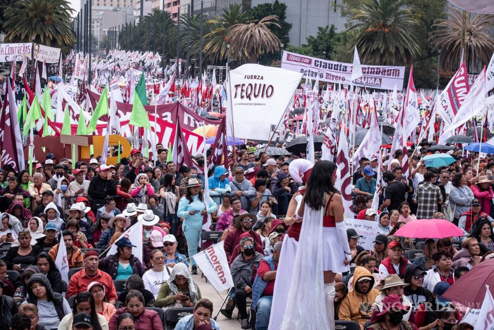 $!La ex Jefa de Gobierno de la capital encabezó una asamblea informativa en la explanada del Monumento de la Revolución.| Foto: Cuartoscuro