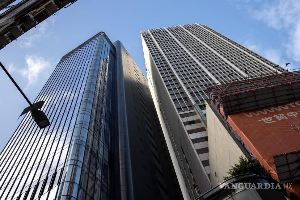 $!El edificio del World Trade Center (R) en Causeway Bay, Hong Kong, China. EFE/EPA/Jerome Favre
