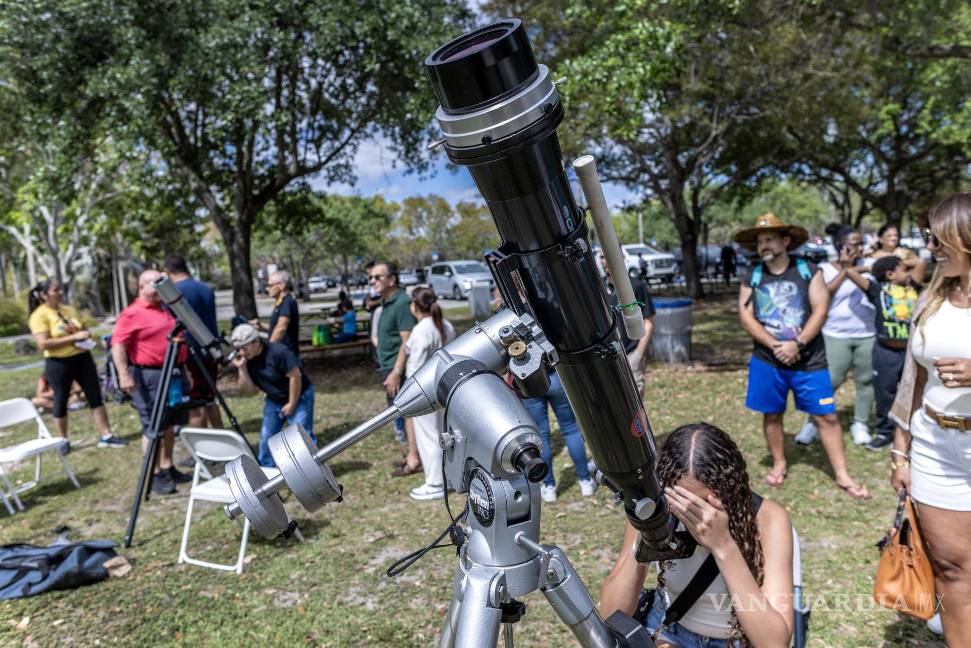 Así cautiva, maravilla y asombra el eclipse solar desde Mazatlán hasta la isla de Terranova (fotos)