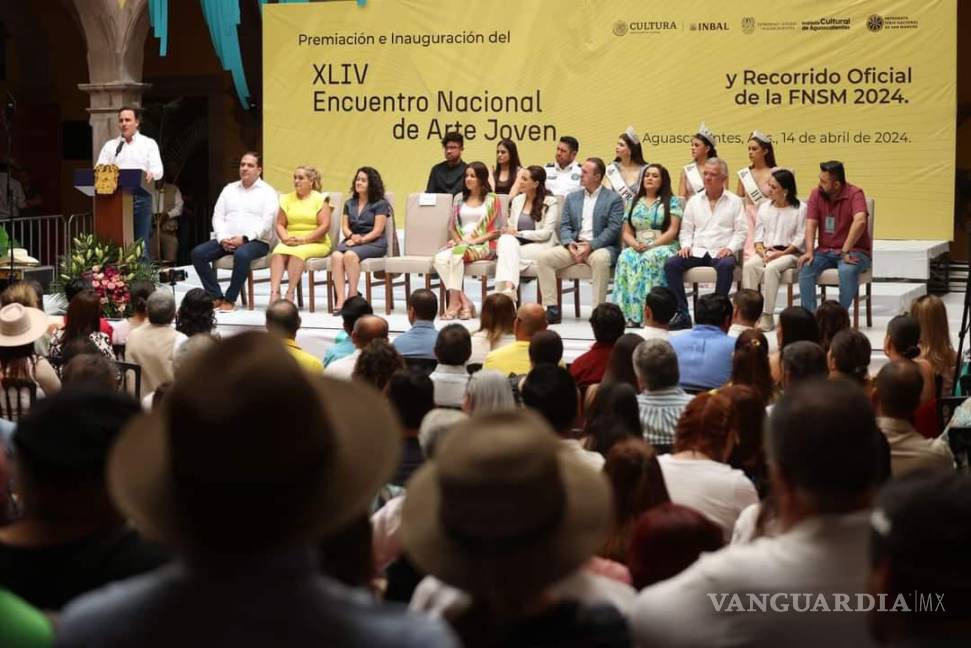 $!Este domingo, el gobernador Manolo Jiménez acompañó a su par de Aguascalientes, Tere Jiménez, en el Encuentro Nacional de Arte Joven.
