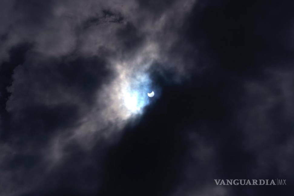 Así cautiva, maravilla y asombra el eclipse solar desde Mazatlán hasta la isla de Terranova (fotos)
