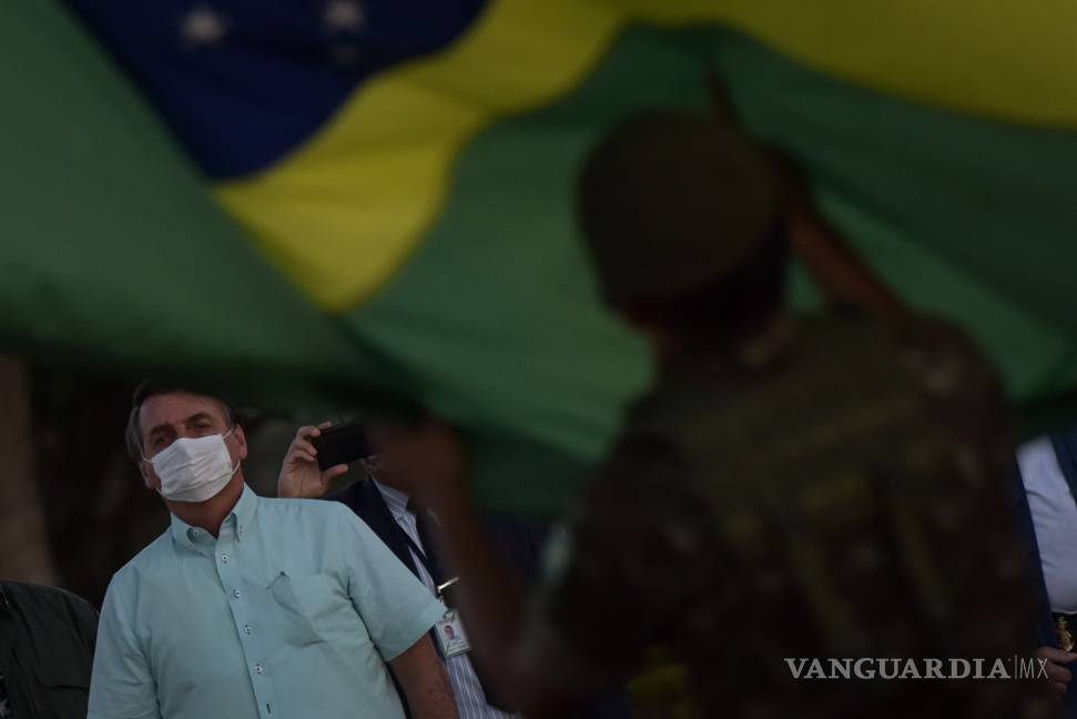 $!Bolsonaro saluda a sus seguidores en Brasil tras dar positivo por tercera vez a COVID-19