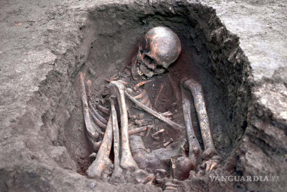 $!Descubren 17 entierros prehispánicos en zona de Xochimilco en CDMX