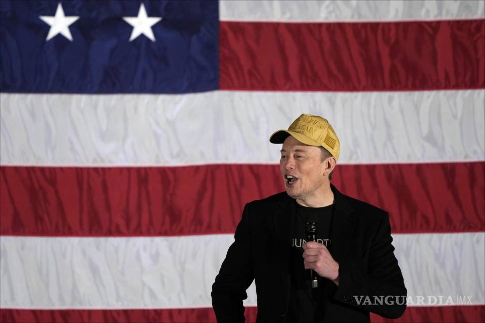 $!Elon Musk habla da su apoyo al candidato presidencial republicano, el ex presidente Donald Trump, en Folsom, Pensilvania.