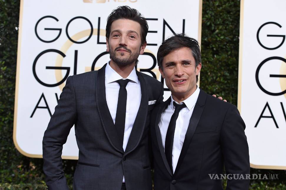 Gael García y Diego Luna llegan juntos a los Globos de Oro