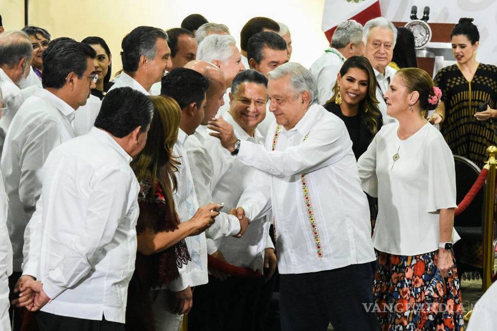 $!El Presidente Andrés Manuel López Obrador rindió su V Informe de Gobierno, en Campeche y al finalizar se tomo fotos con Gobernadores de Morena | Foto: Cuartoscuro