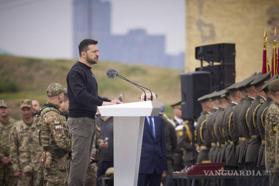 $!El presidente ucraniano Volodímir Zelenski durante una ceremonia para honrar la memoria de los soldados ucranianos que dieron sus vidas defendiendo su patria.
