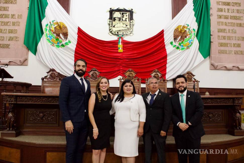 $!El Grupo Parlamentario de Morena, encabezado por Magaly Hernández, se reunió con el gobernador de Coahuila, Manolo Jiménez Salinas.