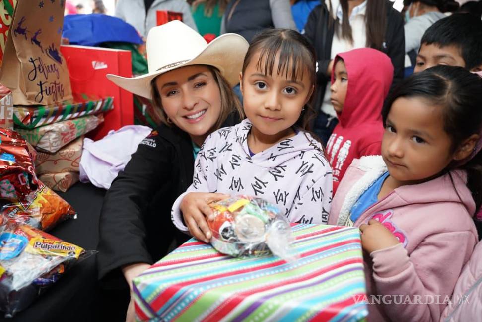 $!El programa Amor en Movimiento permitió atender a miles de personas con aparatos auditivos, lentes, consultas dentales y servicios de salud que mejoraron su calidad de vida.