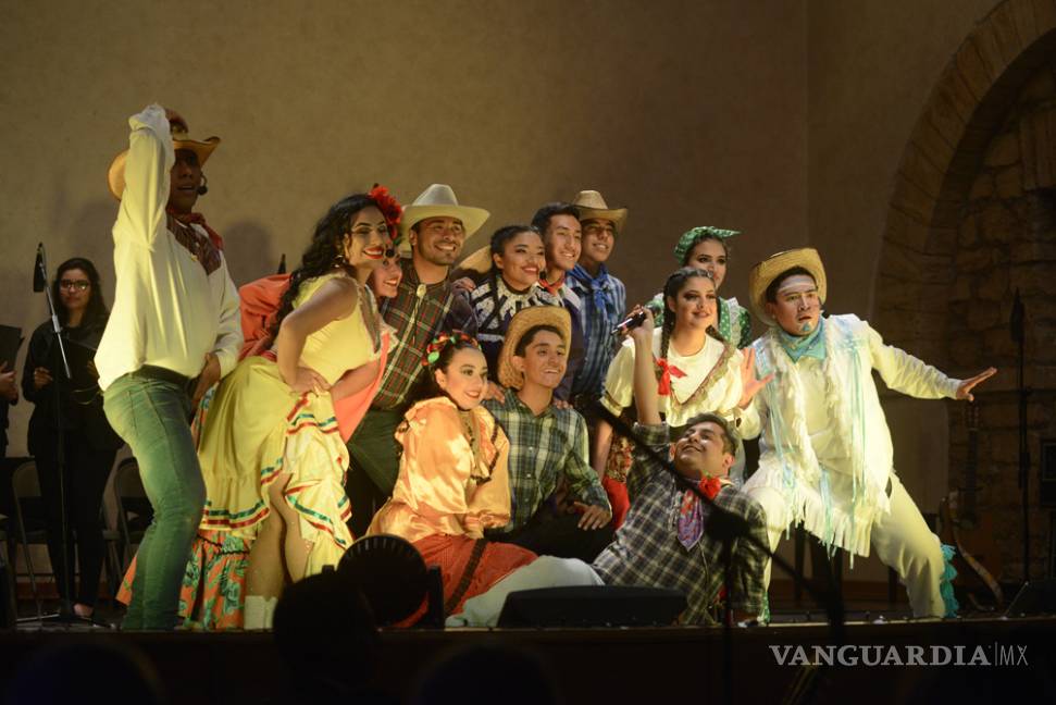 Regina Orozco mostró el talento de sus alumnos entre diablos, ángeles y pastores