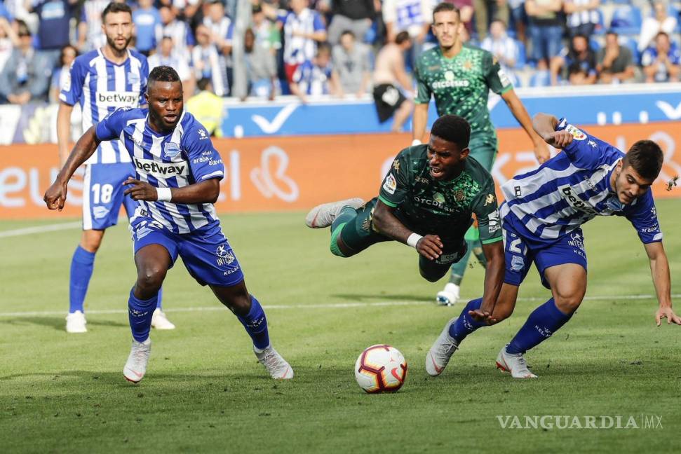 $!Betis, con Guardado en el campo, firma un 'frío' empate ante el Alavés