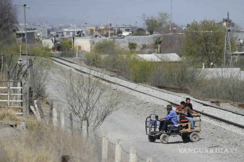 $!Don Pancho, el saltillense que inventó su propio auto con objetos desechables