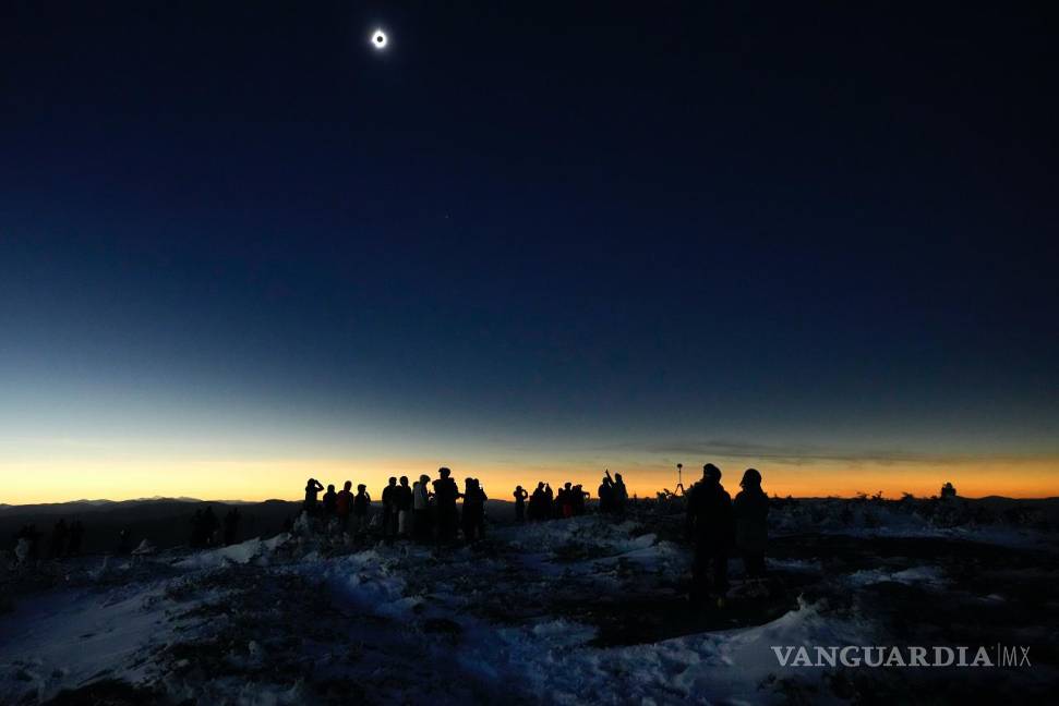 Así cautiva, maravilla y asombra el eclipse solar desde Mazatlán hasta la isla de Terranova (fotos)