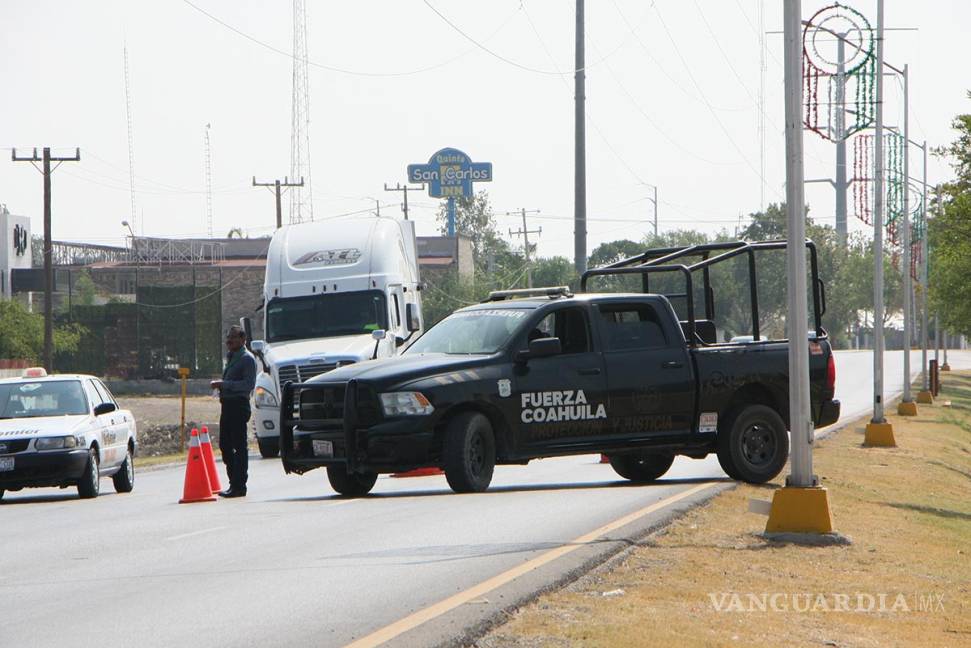 $!Operativos simultáneos contra autos con placas vencidas en Acuña y Piedras Negras
