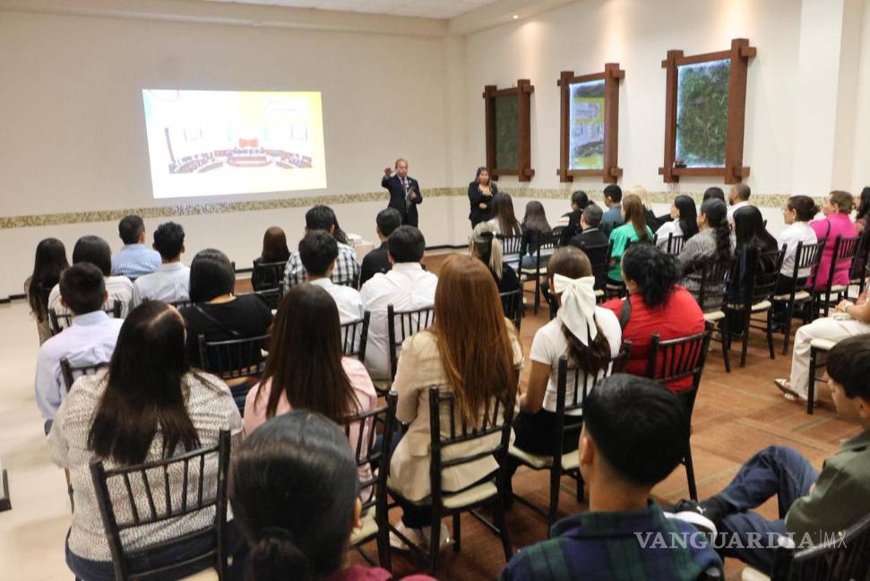 $!Ayer martes los jóvenes fueron recibidos por personal del Congreso.