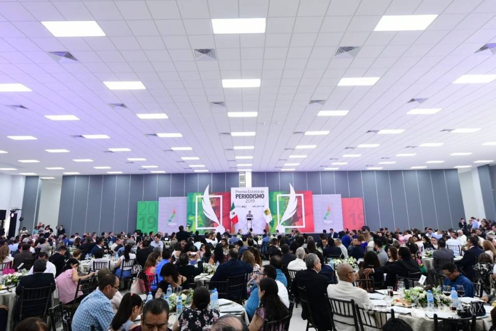$!Miguel Riquelme reconoce a 118 periodistas de Coahuila