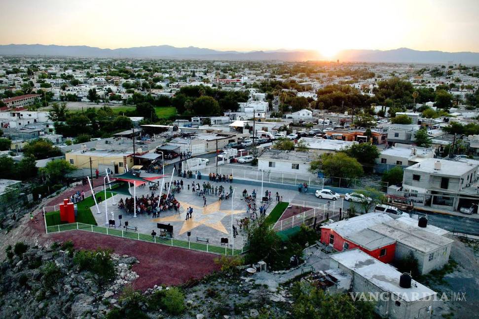 $!Las familias de la colonia San Francisco ahora cuentan con una plaza renovada y calles pavimentadas que mejoran su entorno.