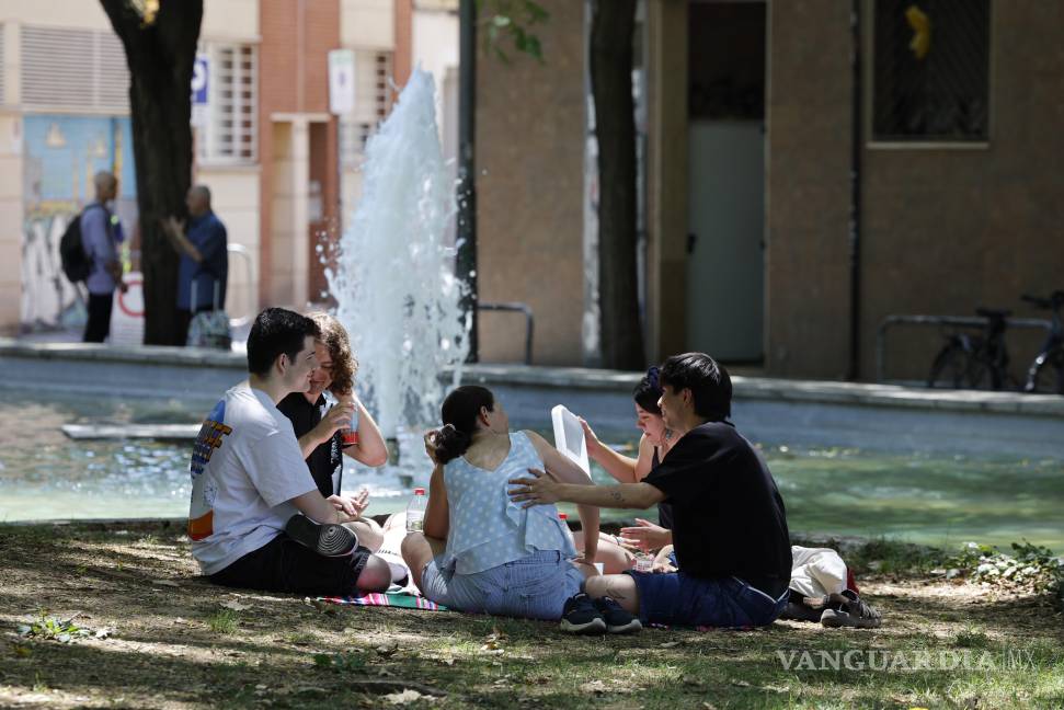 $!La juventud actual se enfrenta a una paradoja sin precedentes: están más conectados que nunca, pero sufren una creciente epidemia: la soledad.