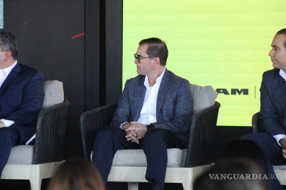 $!Luis Olivares, secretario de Economía, participó en el evento de Stellantis, en donde anunció la RAM 1500 que se producirá en la ciudad.