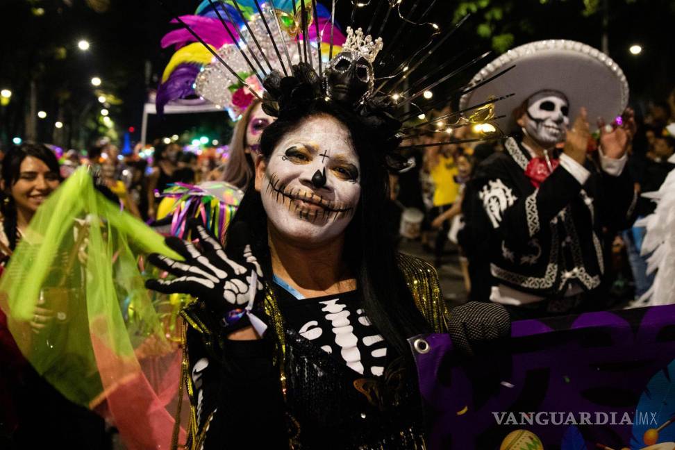 $!Ayer domingo se llevó a cabo el Gran Desfile de Catrinas que partió del Ángel de la Independencia al Zócalo.