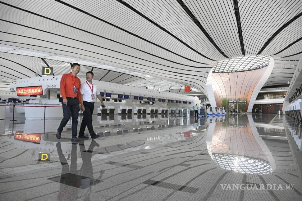 $!El Aeropuerto Internacional Daxing de Beijing tiene la mayor terminal del mundo