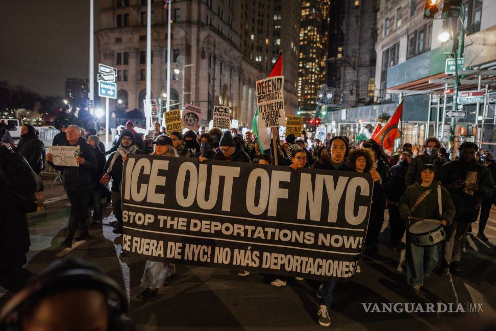 $!Además de la vigilia en la zona de los hechos, un grupo de 400 personas manifestaron frente a una sede de ICE en Nueva York.