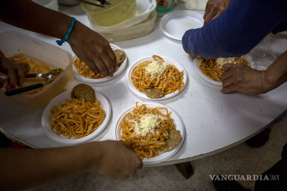 $!Venezuela: El hambre convierte los basureros en campos de batalla