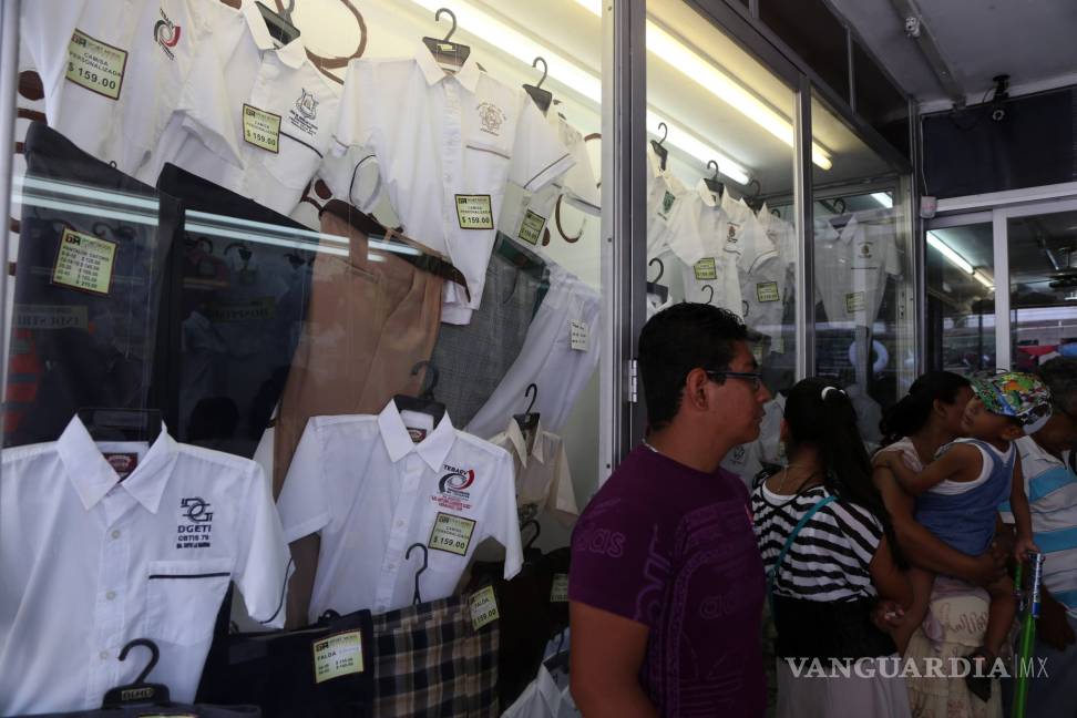 Uniformes escolares ya no serán obligatorios en Nuevo León; padres temen por inseguridad