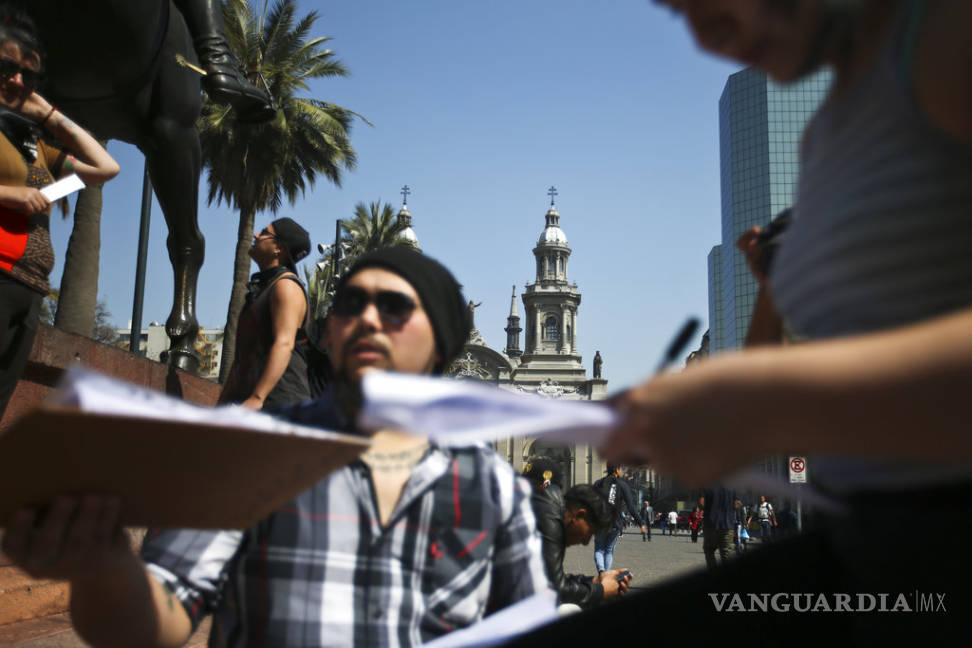 $!Chile: Decenas renuncian colectivamente a Iglesia Católica