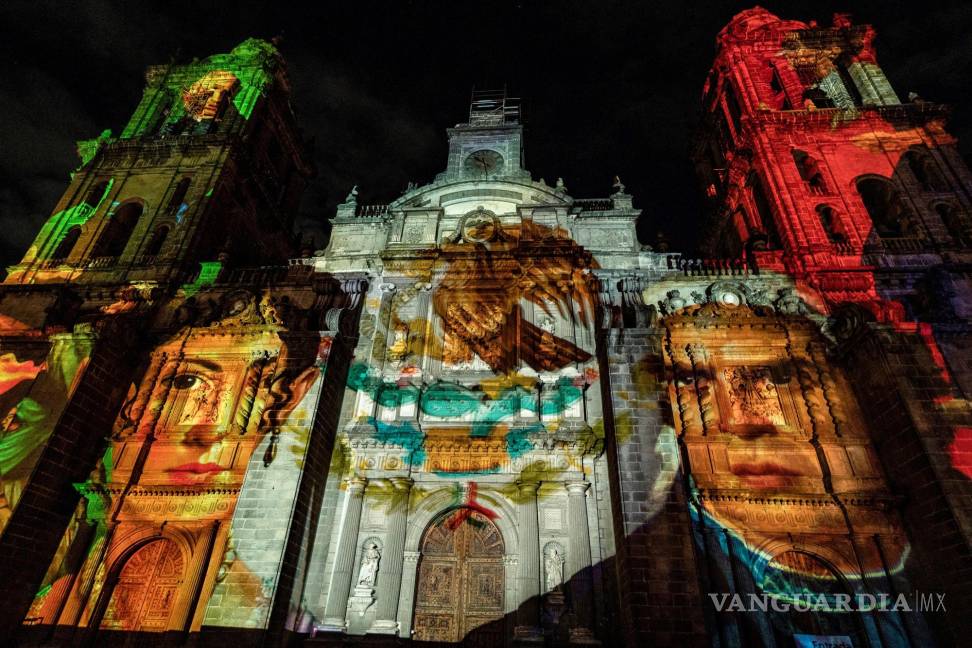 $!El segundo video mapping fue colocado sobre la Catedral Metropolitana de la Ciudad de México