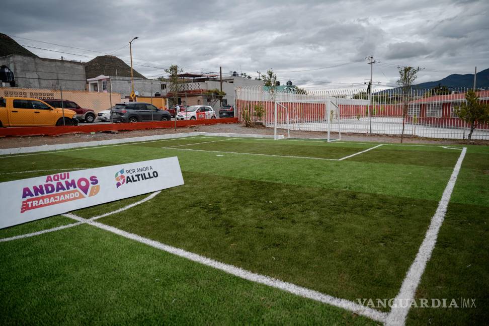 $!Gracias a la colaboración con la empresa Sportecs, se renovó la cancha de futbol siete con pasto sintético y nuevas porterías.