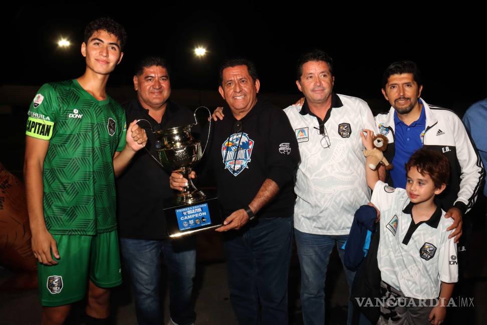 $!Los T-Rex de Ramos Arizpe levantan el trofeo de la Copa Coahuila 2025 tras vencer a Halcones.