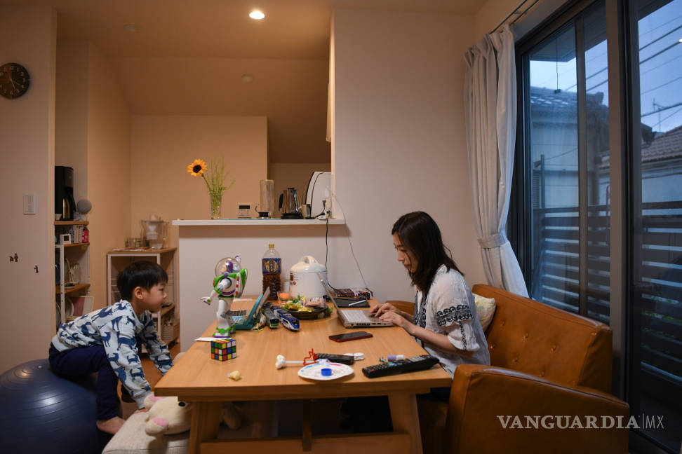$!Atrapados en casa, los hombres de Japón aprenden a colaborar en el hogar. ¿Perdurará en el tiempo esta nueva actitud?