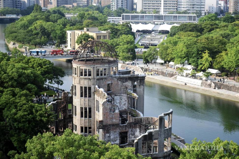 $!La Cúpula de la Bomba Atómica (en primer plano) y el Parque Memorial de la Paz de Hiroshima en Hiroshima, en el oeste de Japón.