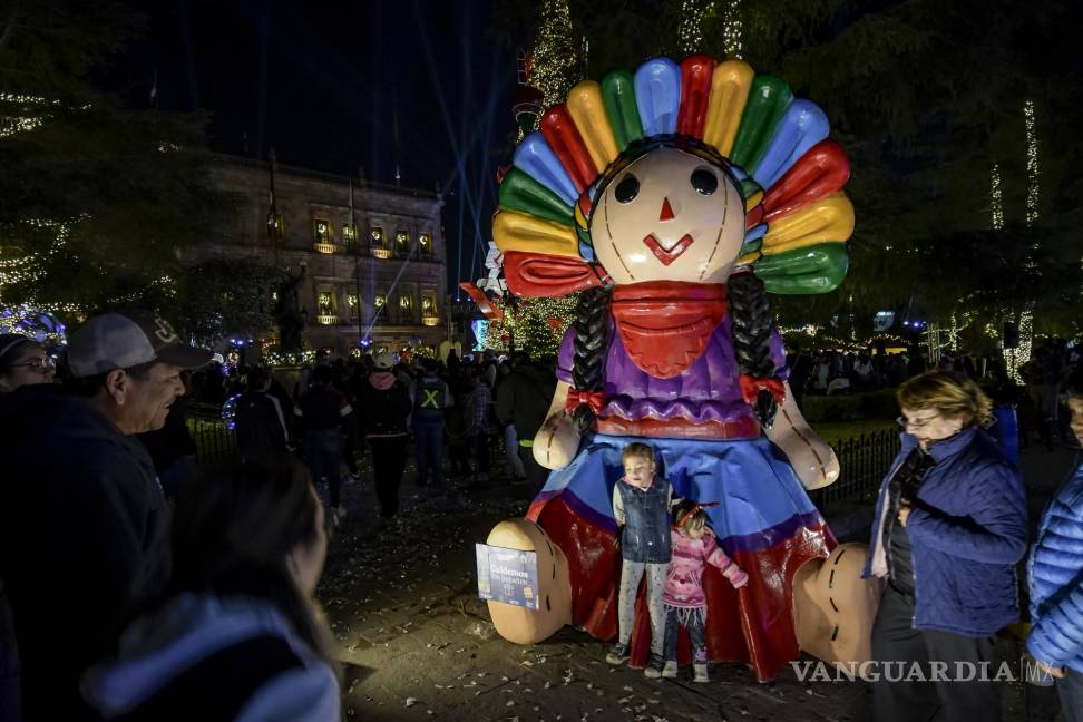 $!Villa Magia colocada en Plaza de Armas inspiró la colocación del Nacimiento que es colocado en la Basílica de San Pedro, el la Santa Sede.