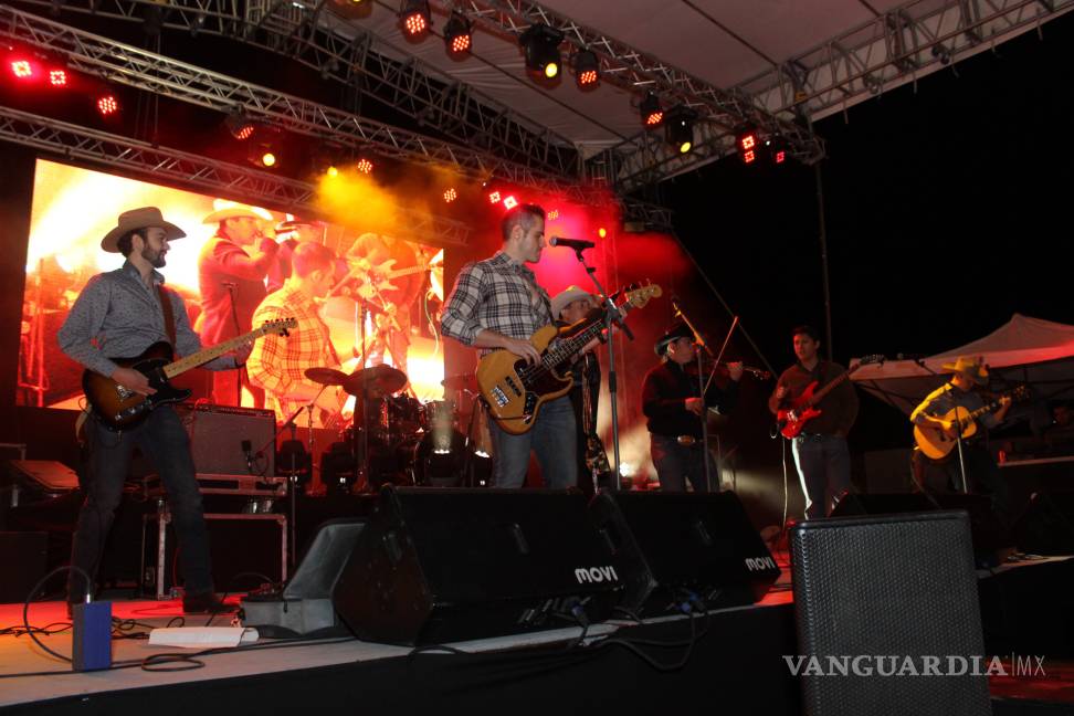 $!Arranca el Festival de Rodeo Saltillo con música country