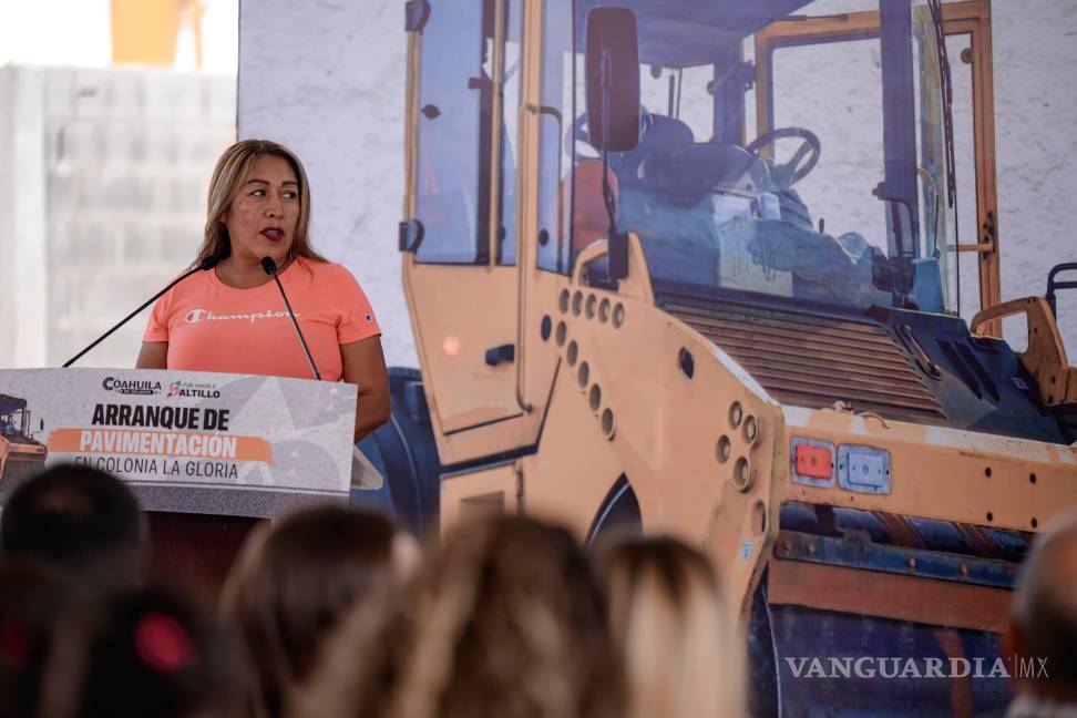 $!Martha Alicia Noriega, agradeció a nombre de los vecinos.