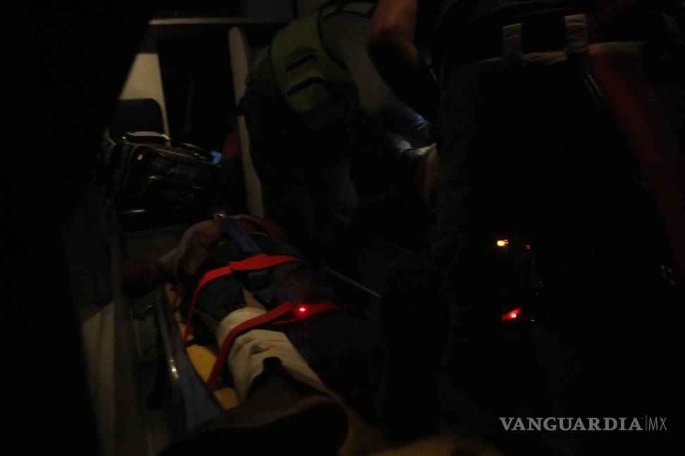 Padre arriesga vida de su hijo por manejar ebrio, en el Libramiento Flores Tapia