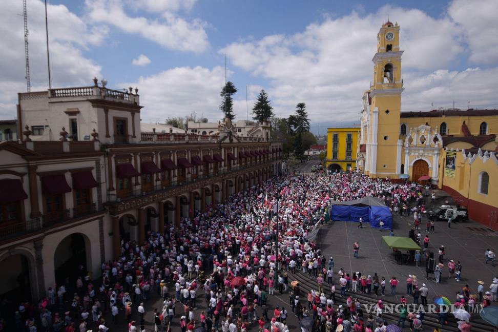 Así toman las calles y plazas miles de mexicanos para defender al INE (Fotos)